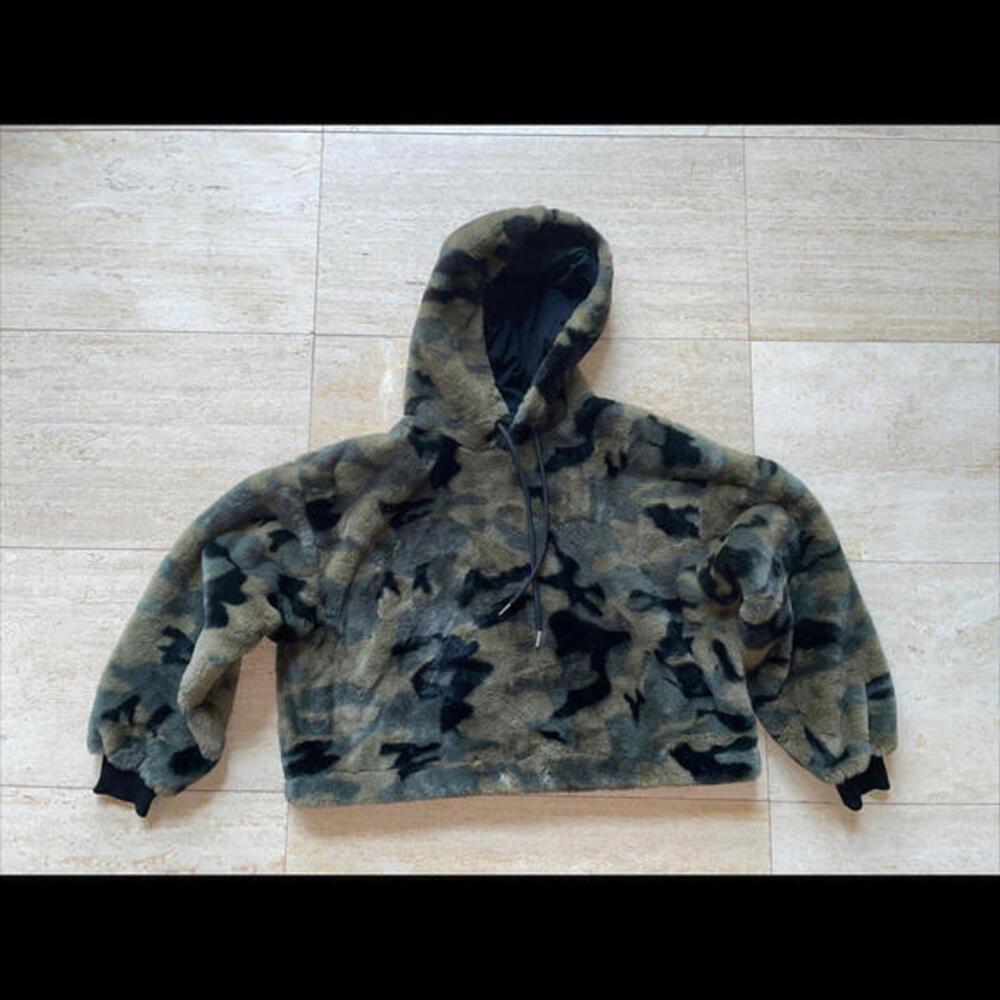 Forever 21 green faux fur camo crop hooded sweater small‎